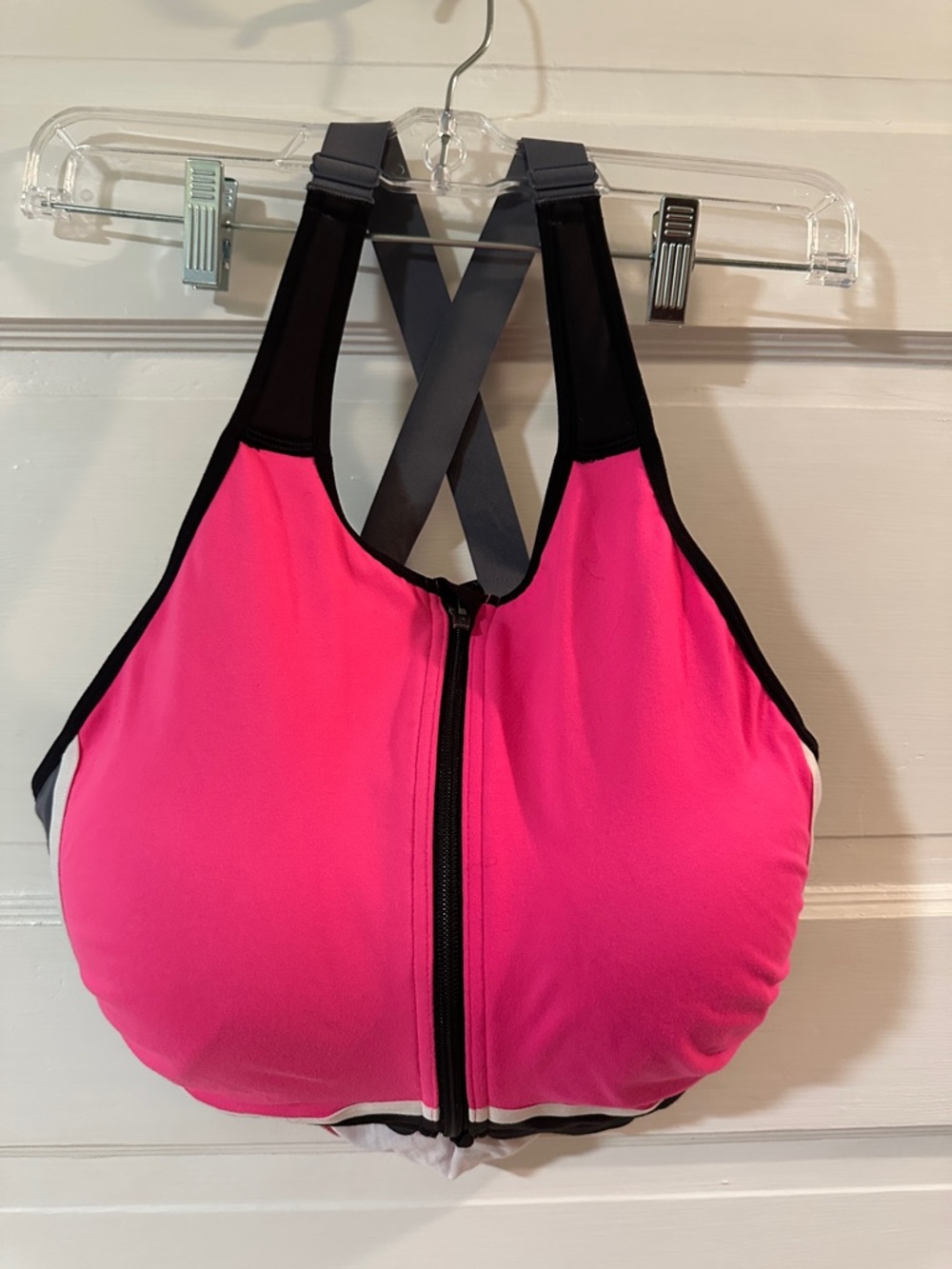 Victoria's Secret Knockout underwire Sport Bra Colorblock Pink Black 34DD EUC